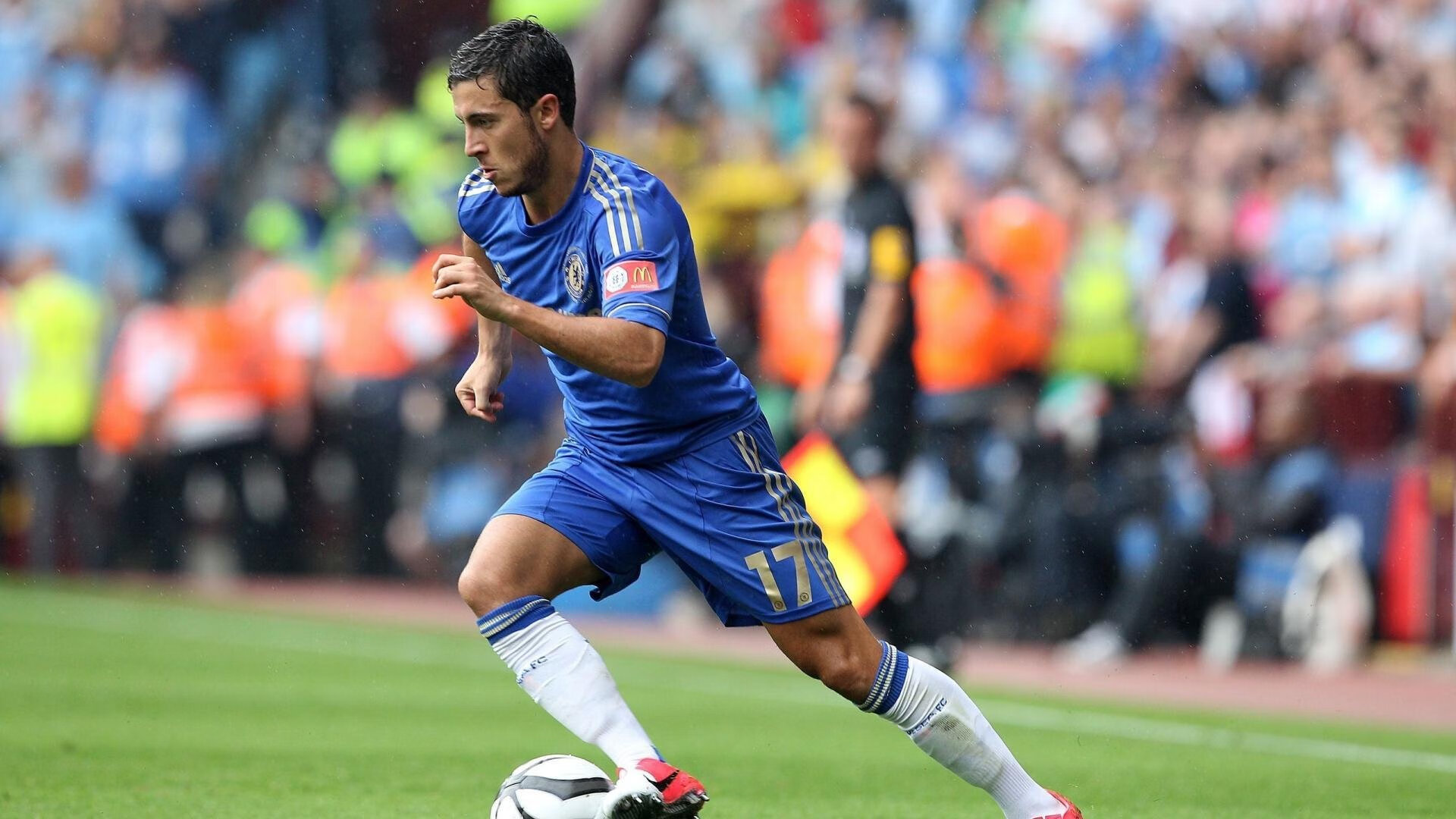 英超英豪纷争：斗志高昂点燃赛场，英豪超跑俱乐部百科